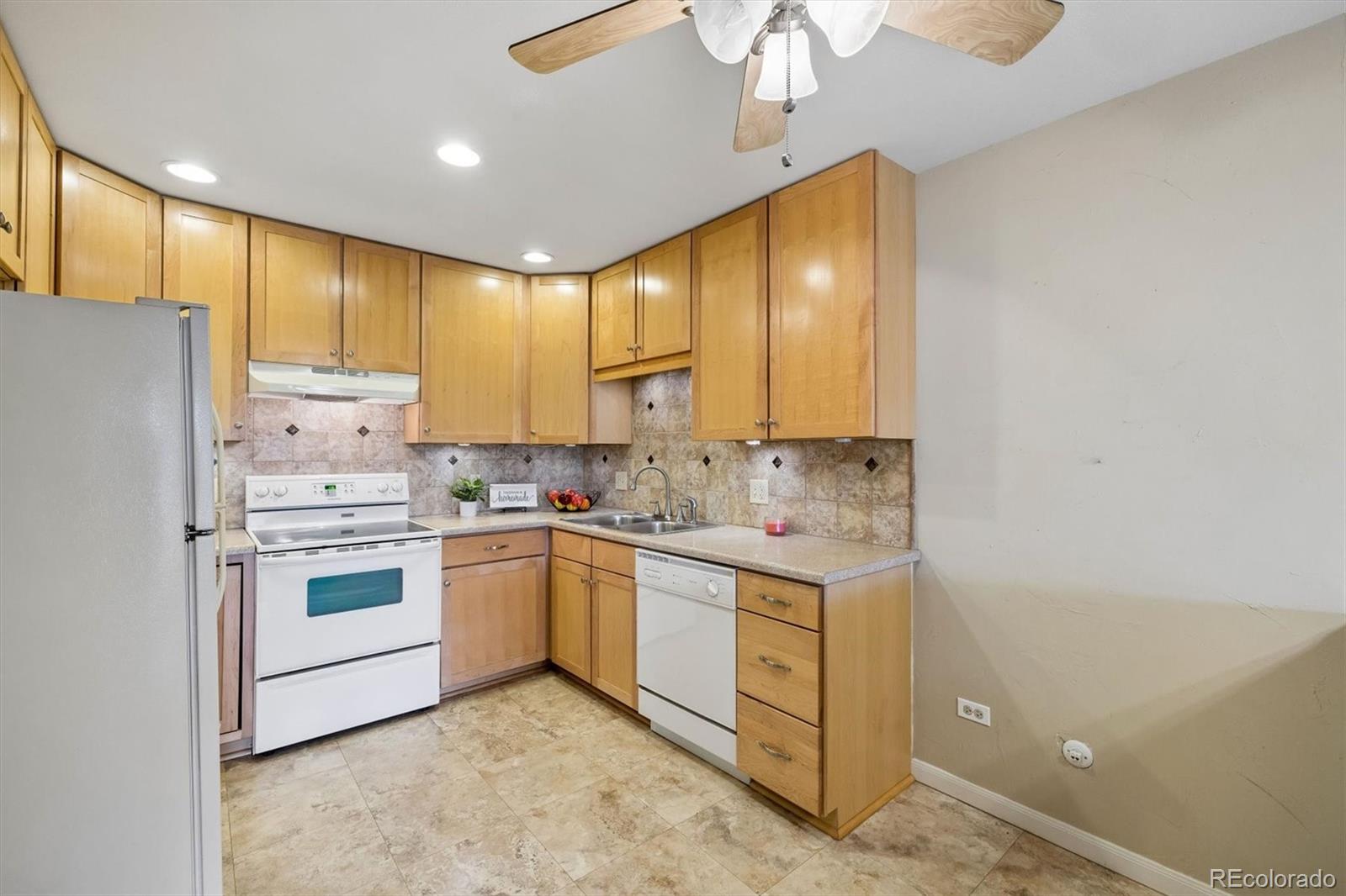 MLS Image #2 for 650 s clinton street,denver, Colorado