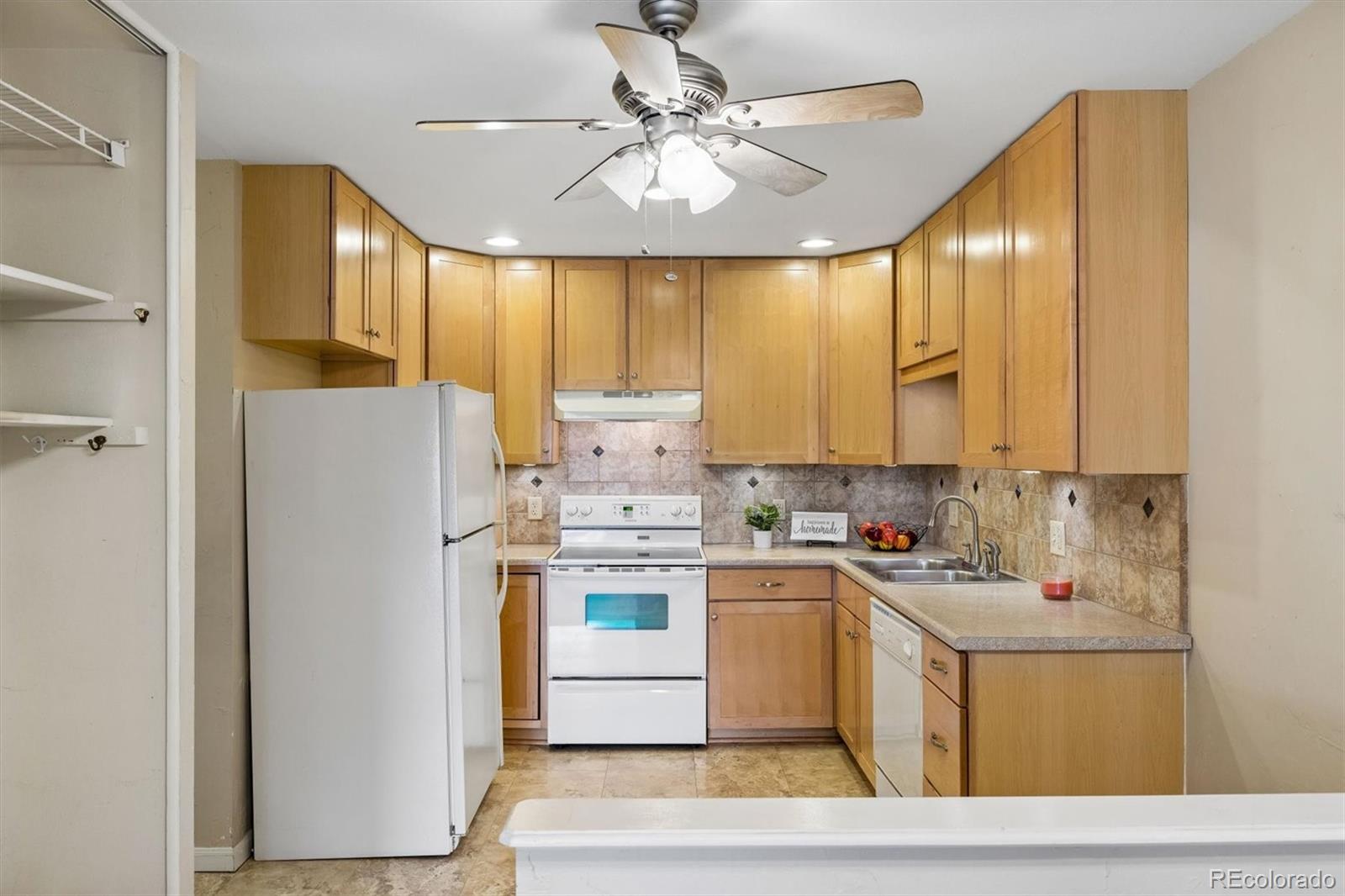 MLS Image #3 for 650 s clinton street,denver, Colorado