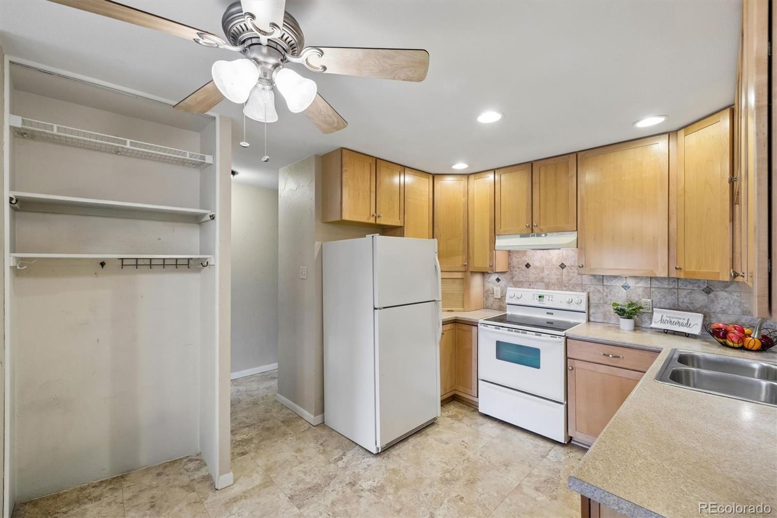 MLS Image #4 for 650 s clinton street,denver, Colorado