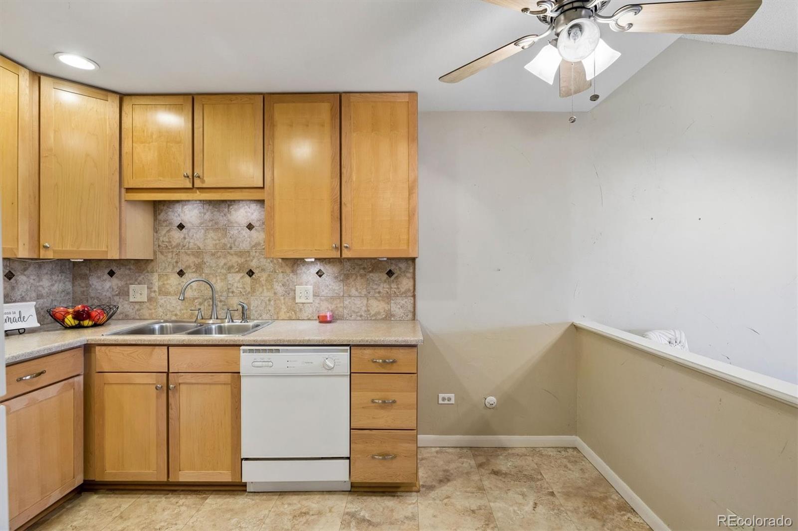 MLS Image #5 for 650 s clinton street,denver, Colorado
