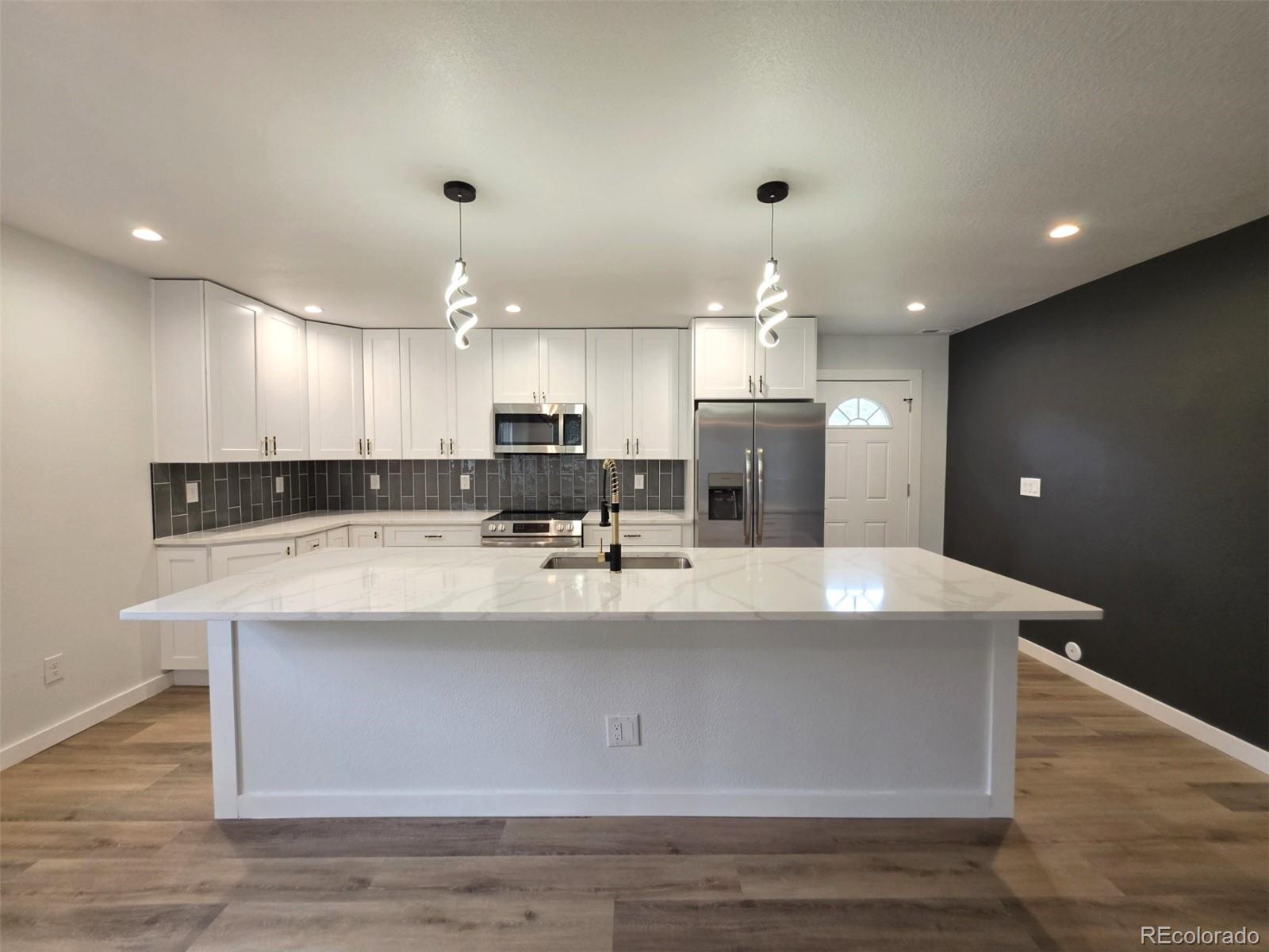 MLS Image #3 for 810  uvalda street,aurora, Colorado
