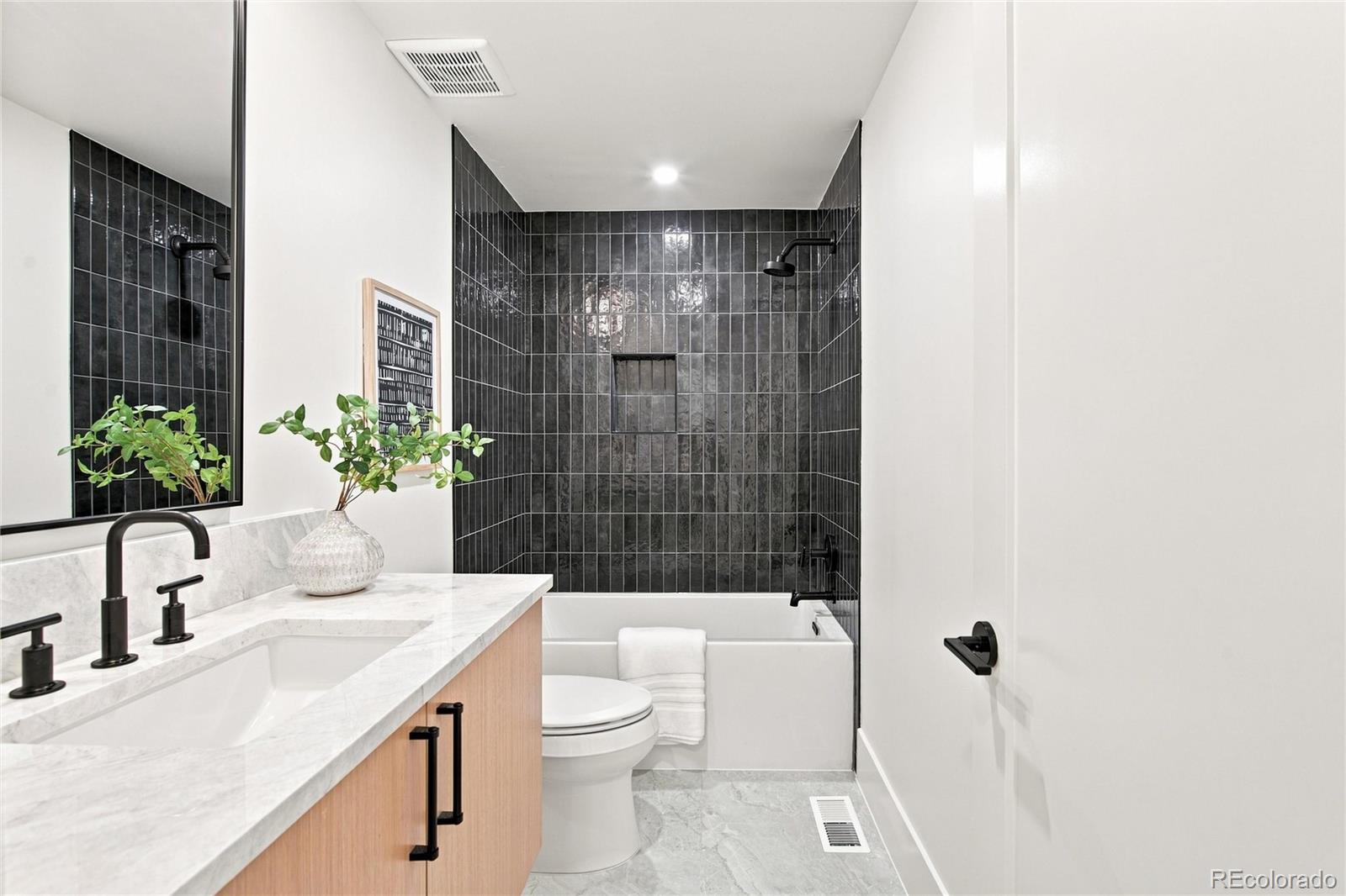 MLS Image #39 for 634 s race street,denver, Colorado