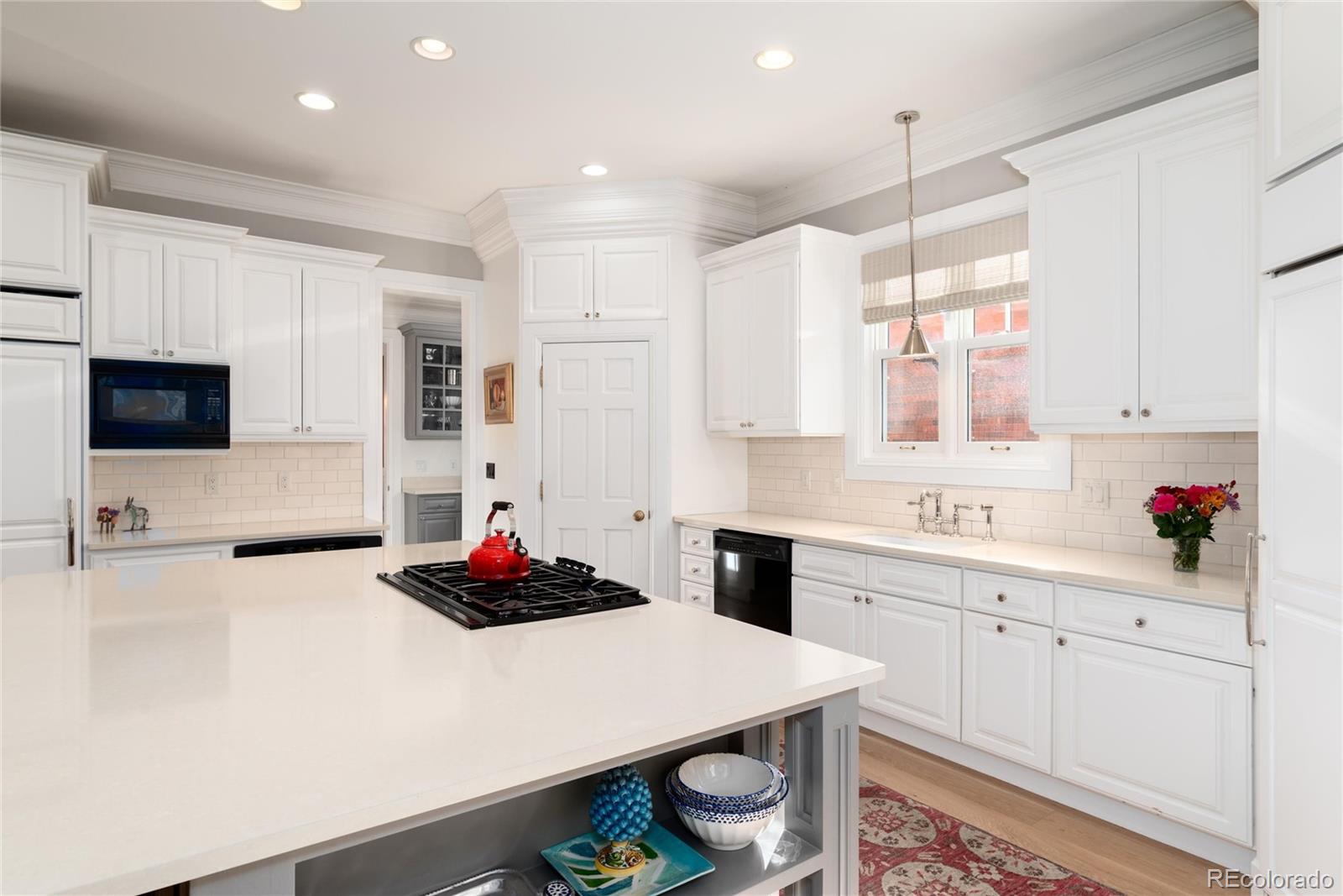 MLS Image #9 for 141  elm street,denver, Colorado