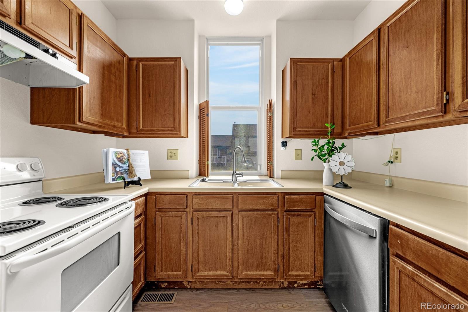 MLS Image #6 for 19563 e linvale drive,aurora, Colorado