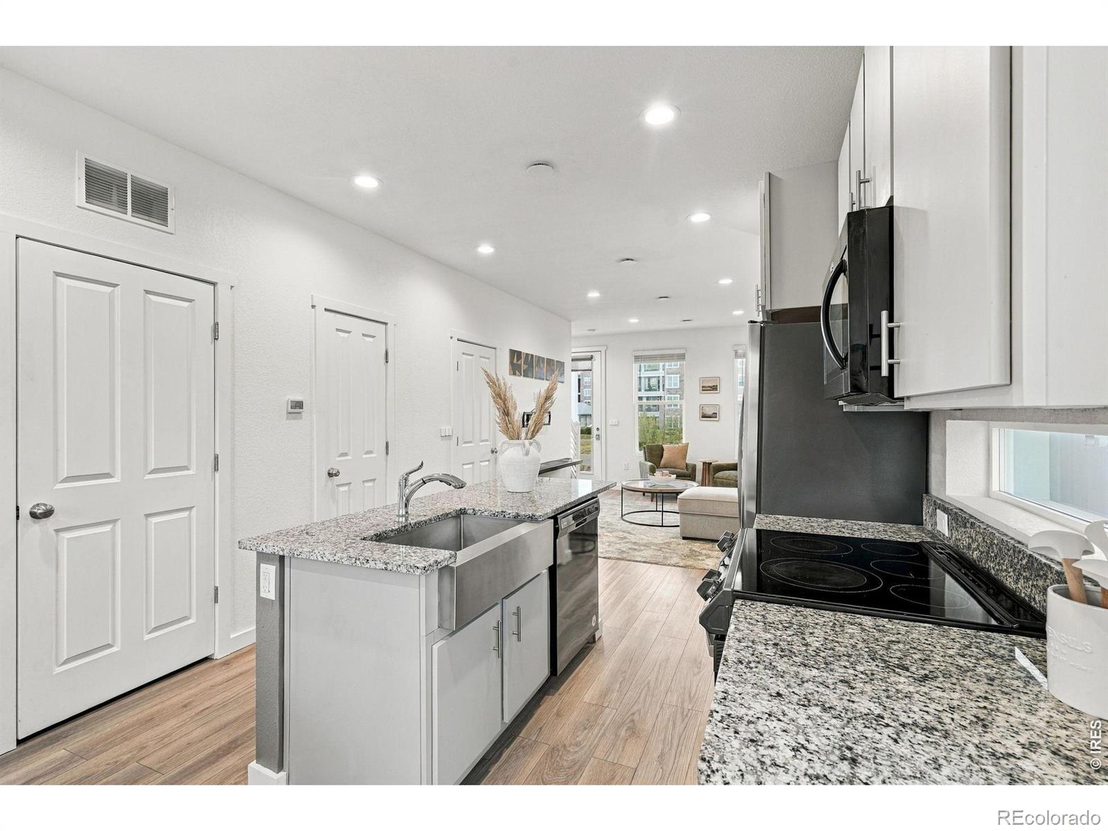 MLS Image #10 for 5402  tower road,denver, Colorado