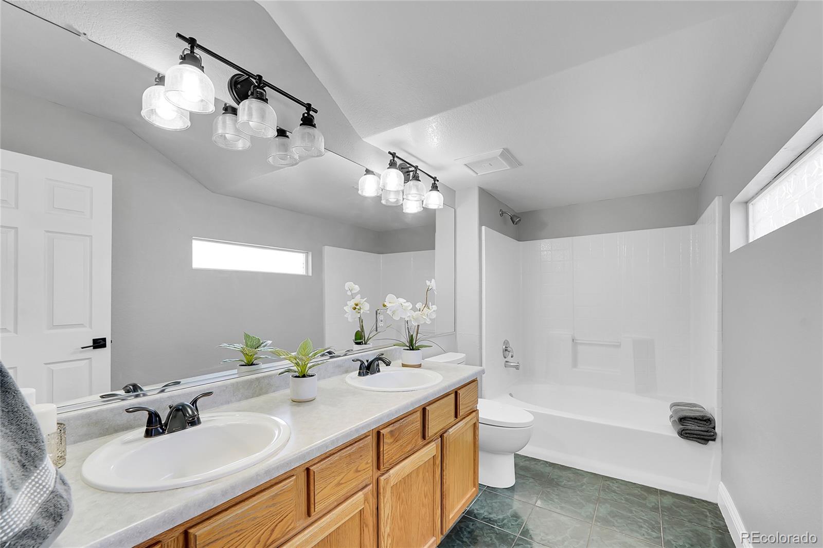 MLS Image #26 for 19731 e 40th avenue,denver, Colorado