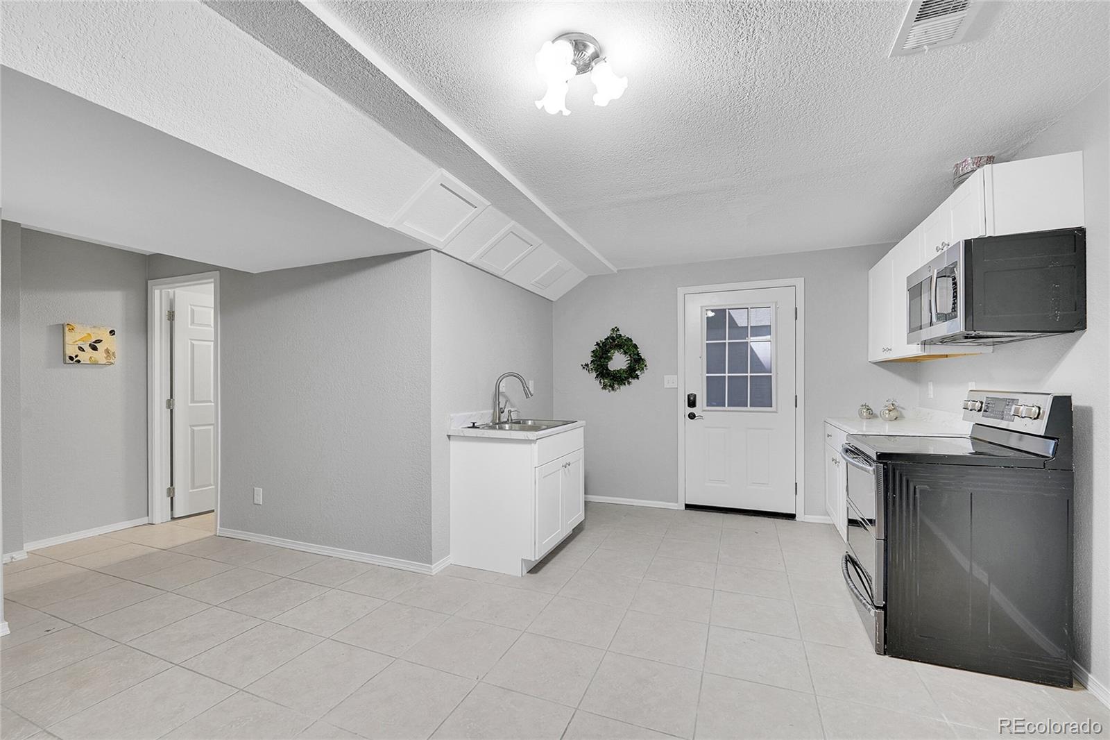 MLS Image #37 for 19731 e 40th avenue,denver, Colorado
