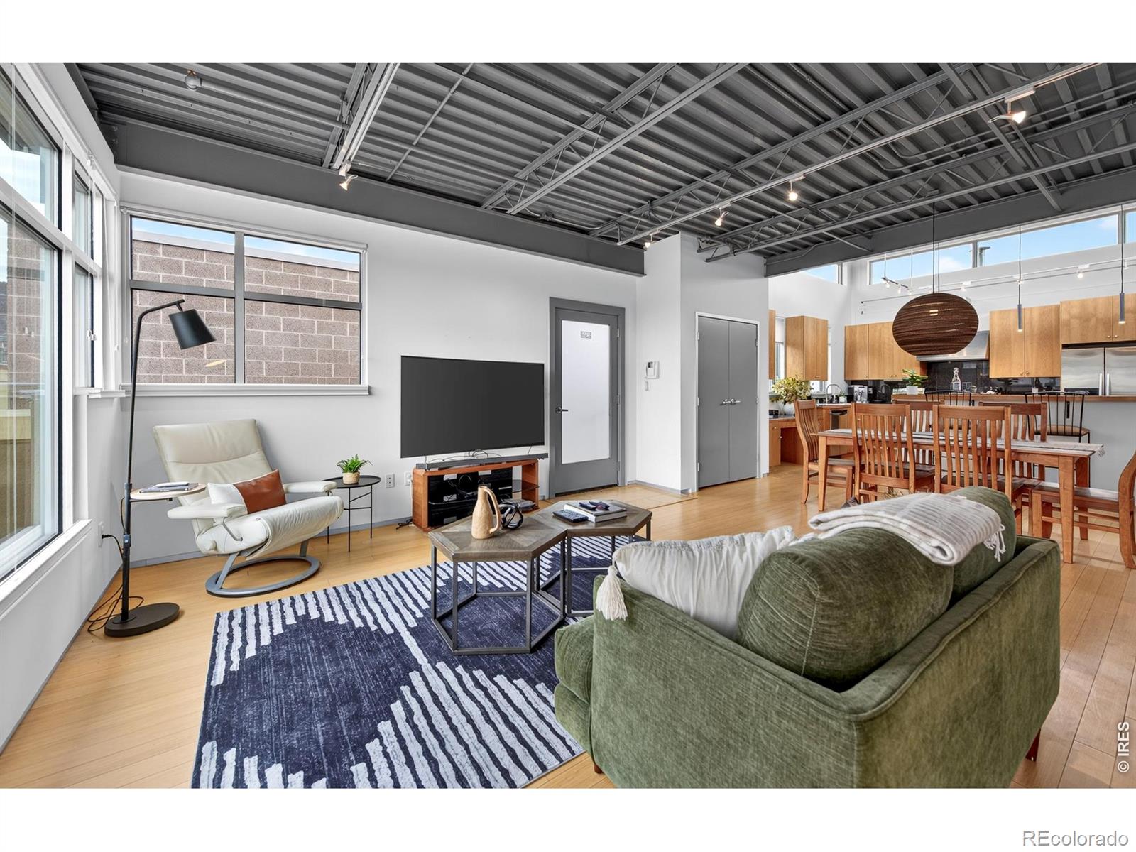 MLS Image #11 for 1637  pearl street,boulder, Colorado