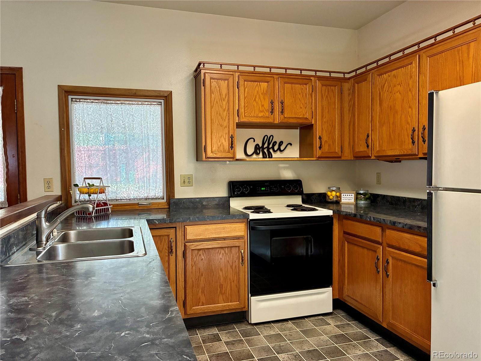 MLS Image #3 for 8665  avens circle,colorado springs, Colorado