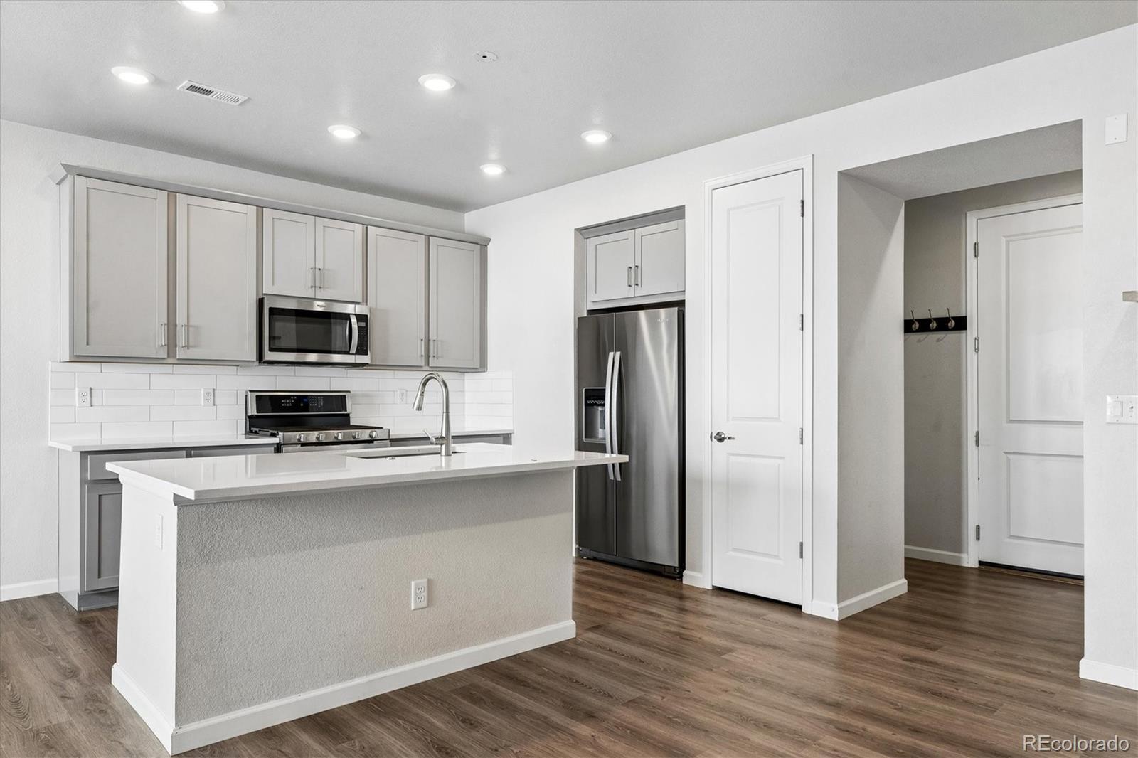 MLS Image #3 for 8043  navajo river loop,littleton, Colorado