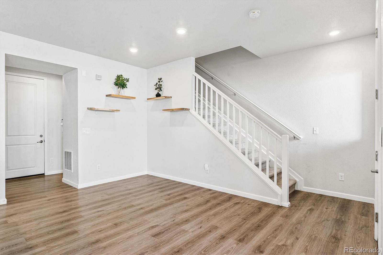 MLS Image #4 for 8043  navajo river loop,littleton, Colorado