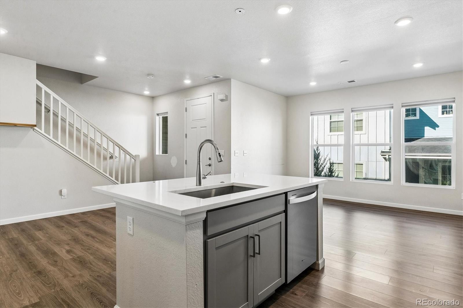 MLS Image #7 for 8043  navajo river loop,littleton, Colorado