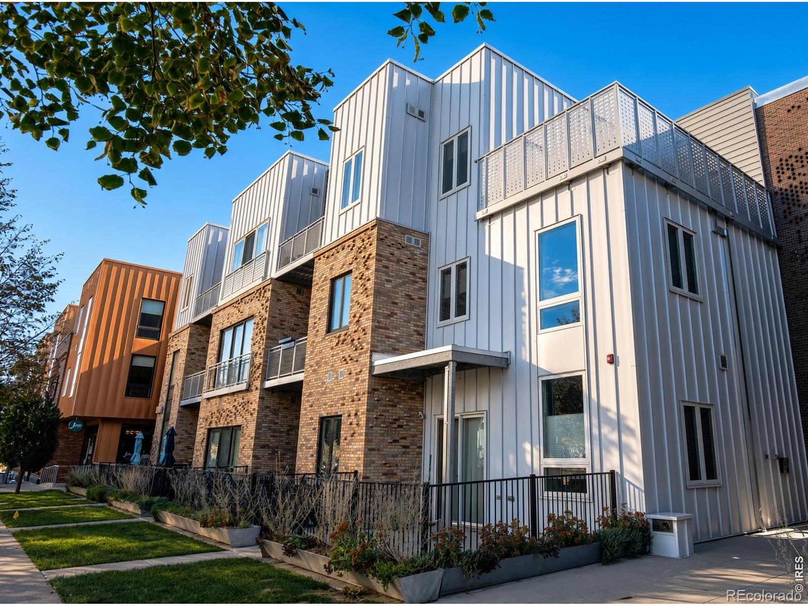MLS Image #18 for 2570  lawrence street,denver, Colorado