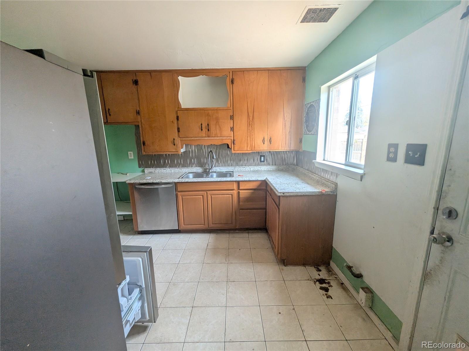 MLS Image #3 for 990  tucson street,aurora, Colorado