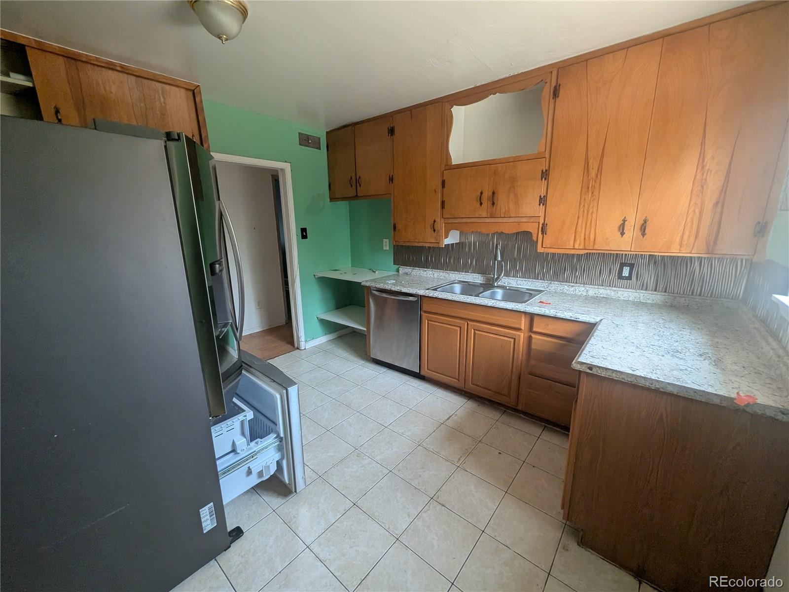 MLS Image #4 for 990  tucson street,aurora, Colorado