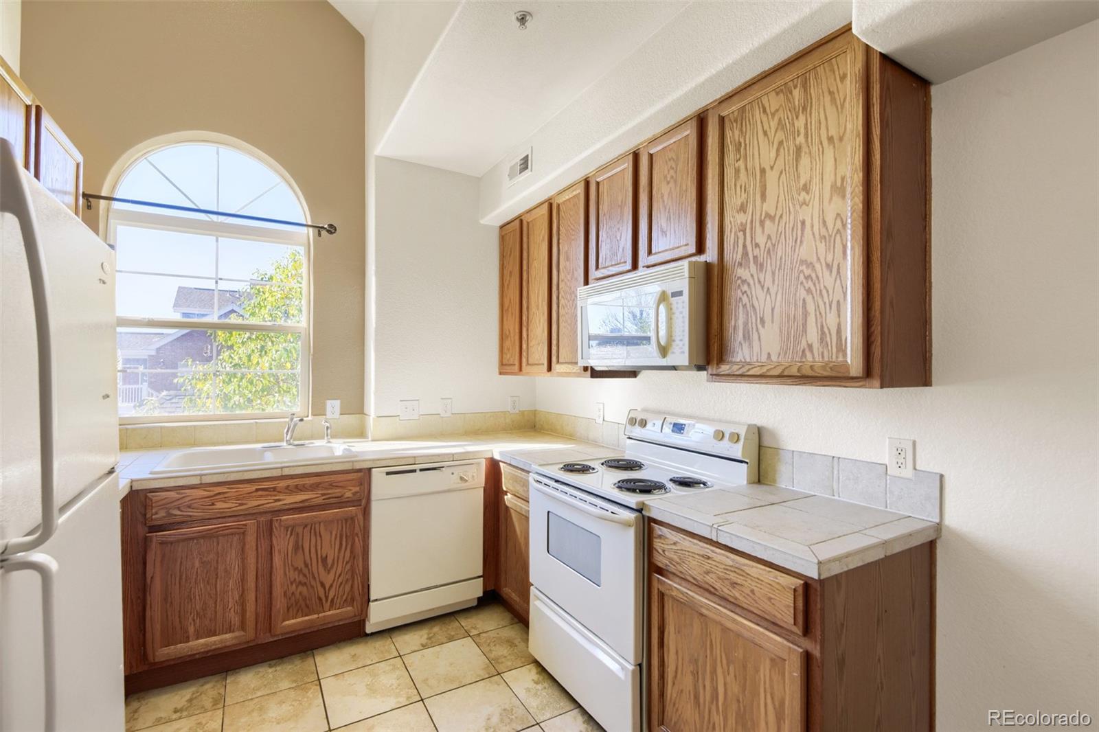 MLS Image #11 for 16340 e fremont avenue,aurora, Colorado
