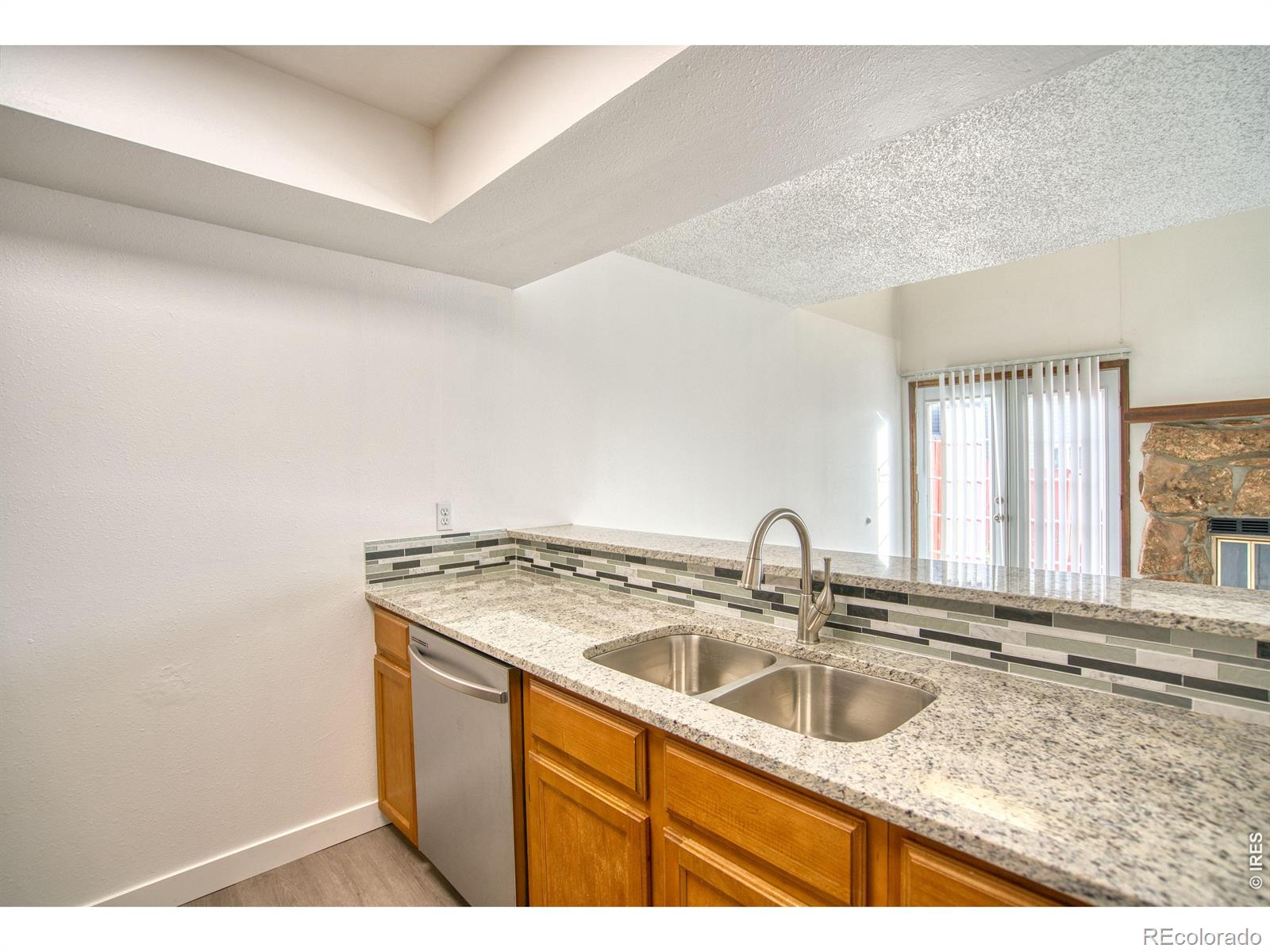 MLS Image #5 for 819  gabriel court,dacono, Colorado