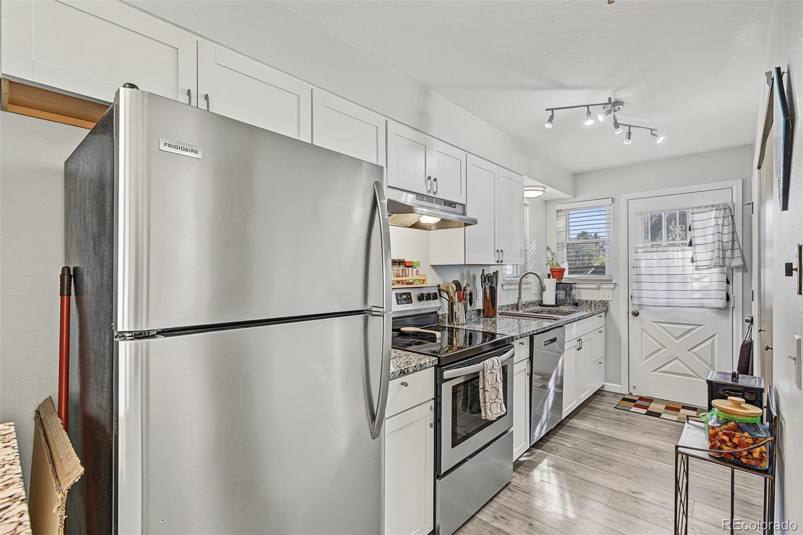 MLS Image #11 for 8230  washington street,denver, Colorado