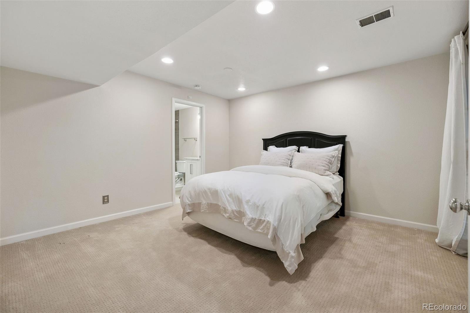 MLS Image #28 for 4505 s yosemite street,denver, Colorado