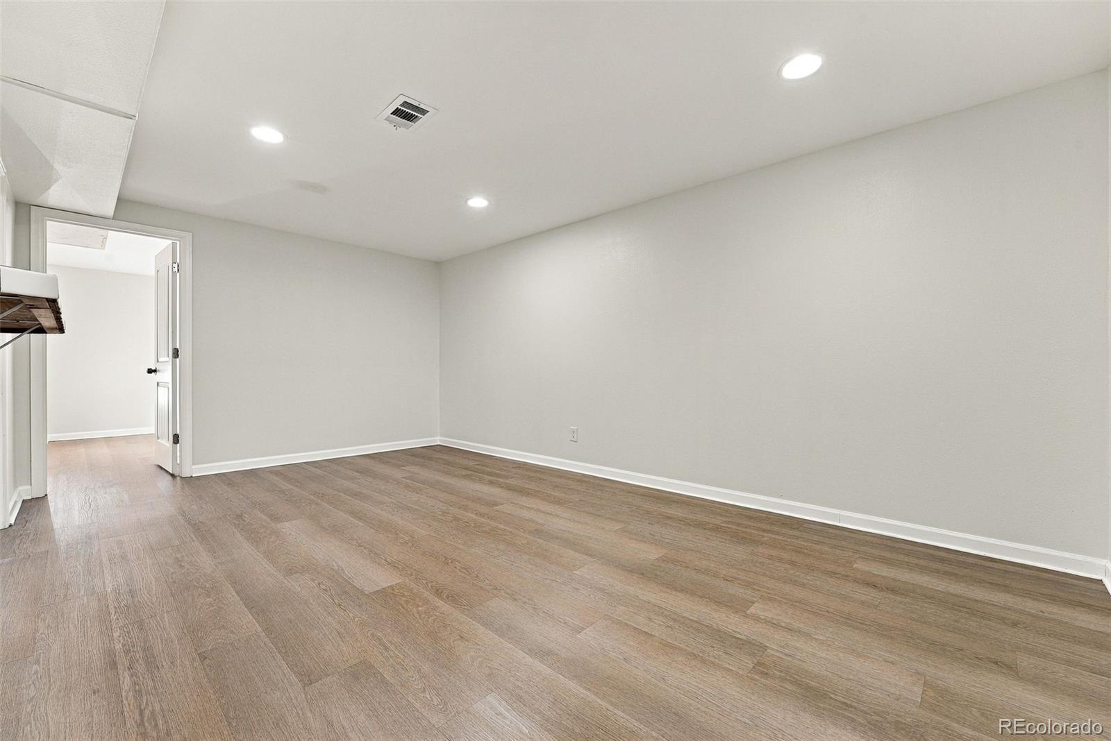 MLS Image #13 for 10495 e 22nd avenue,aurora, Colorado