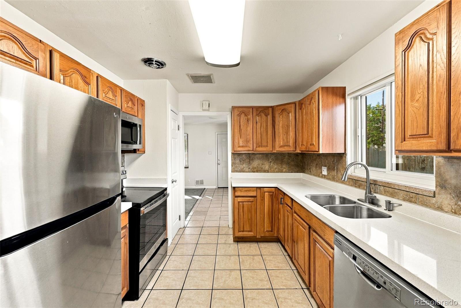 MLS Image #3 for 10495 e 22nd avenue,aurora, Colorado
