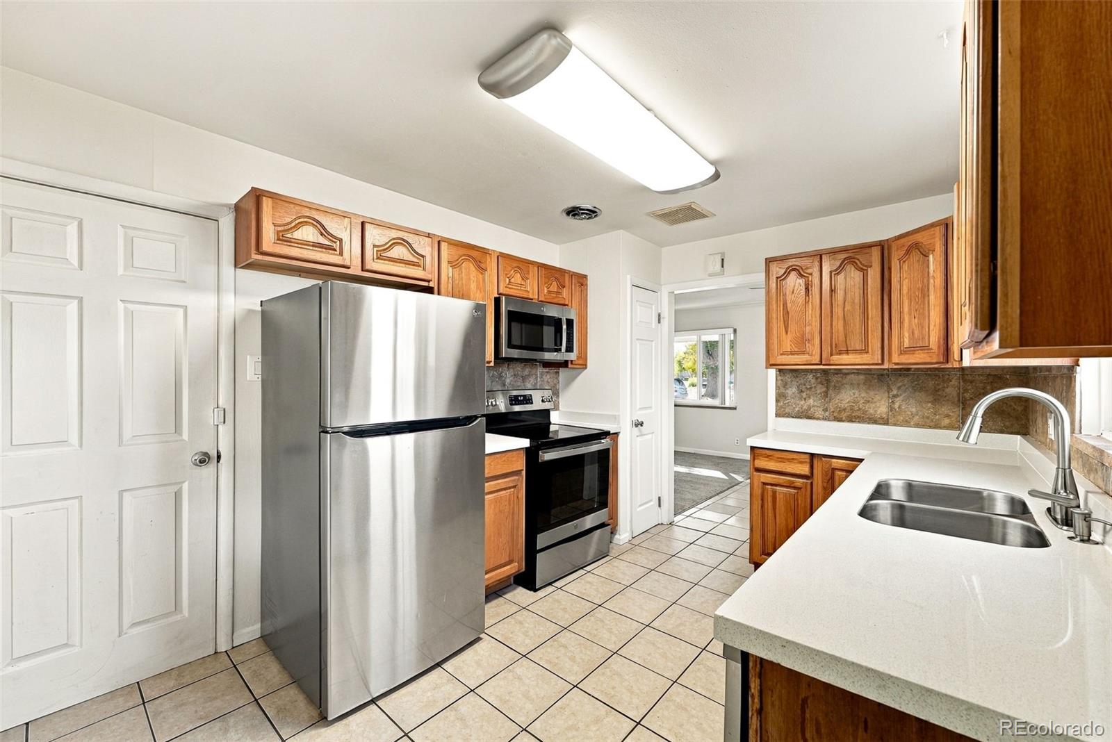 MLS Image #4 for 10495 e 22nd avenue,aurora, Colorado