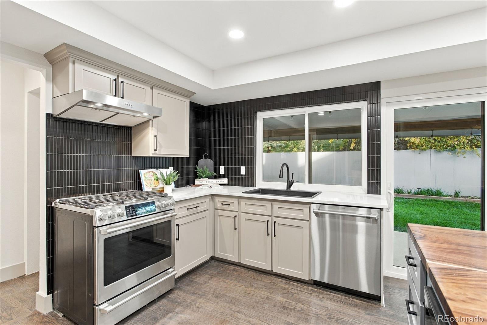 MLS Image #3 for 7392 s madison circle,centennial, Colorado