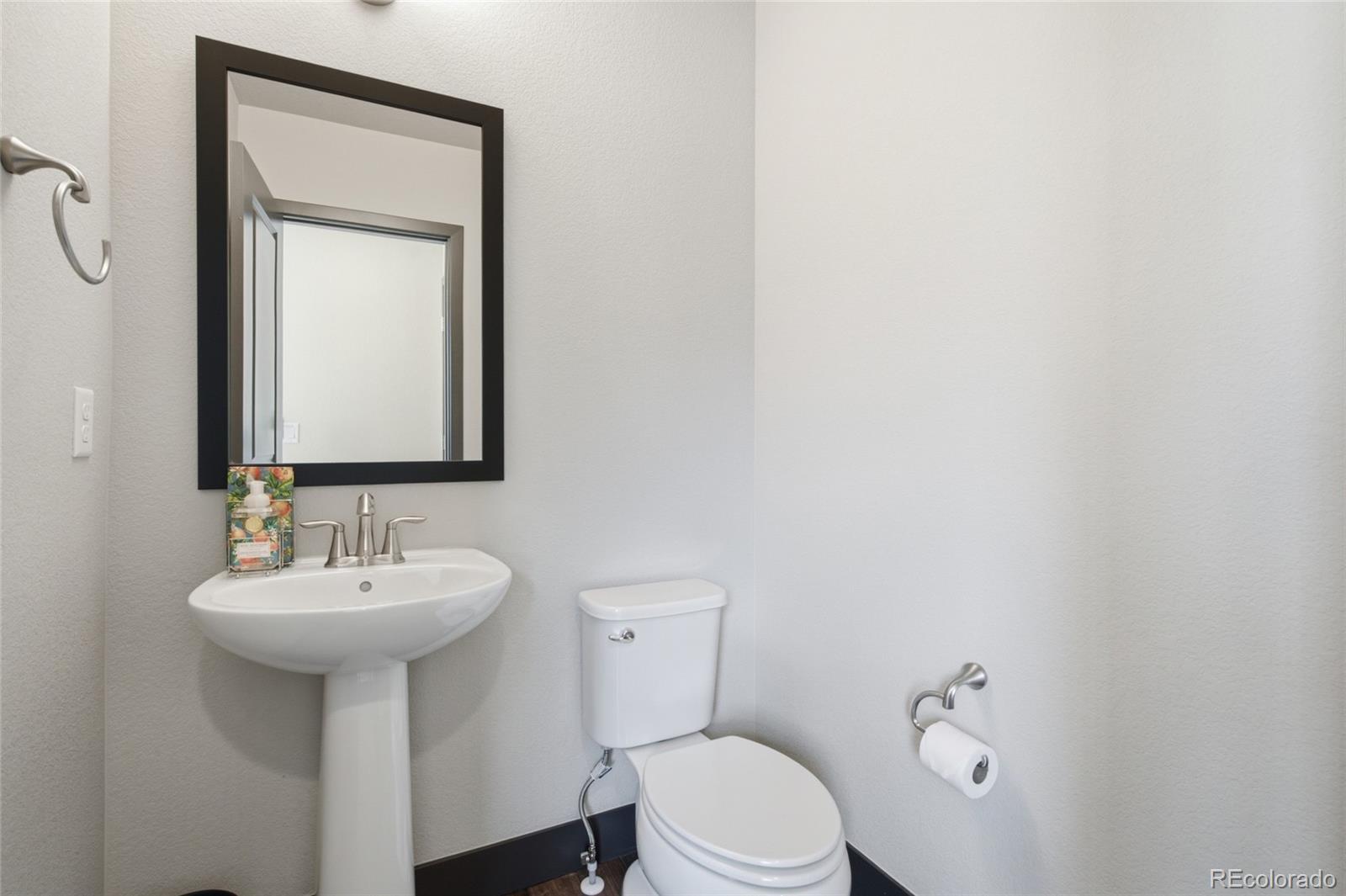 MLS Image #13 for 5920 n perth street,aurora, Colorado