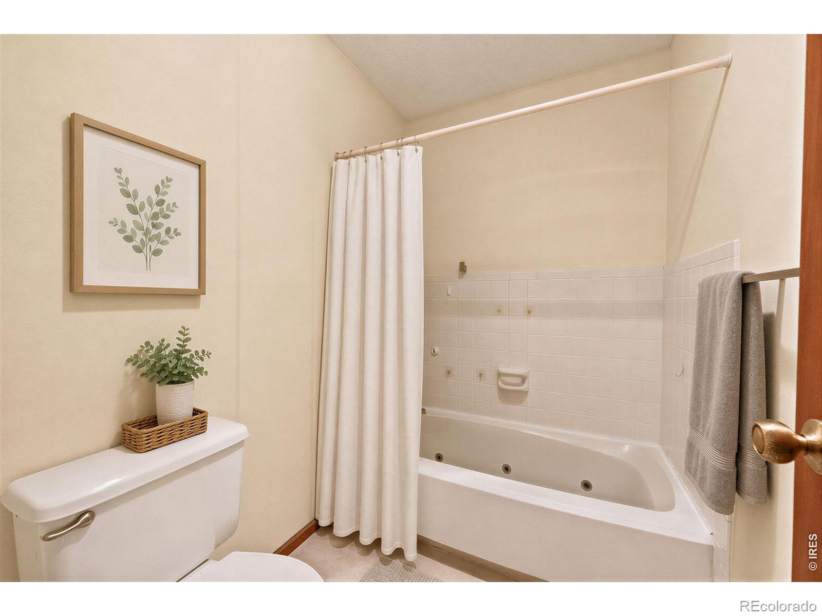 MLS Image #14 for 13950 e oxford place,aurora, Colorado