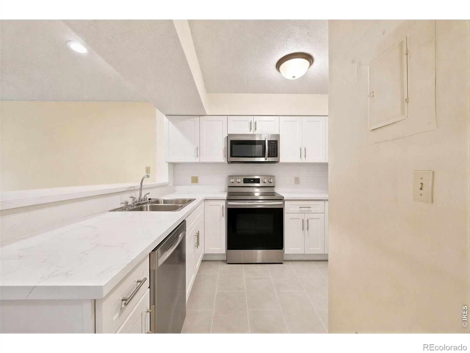MLS Image #2 for 13950 e oxford place,aurora, Colorado