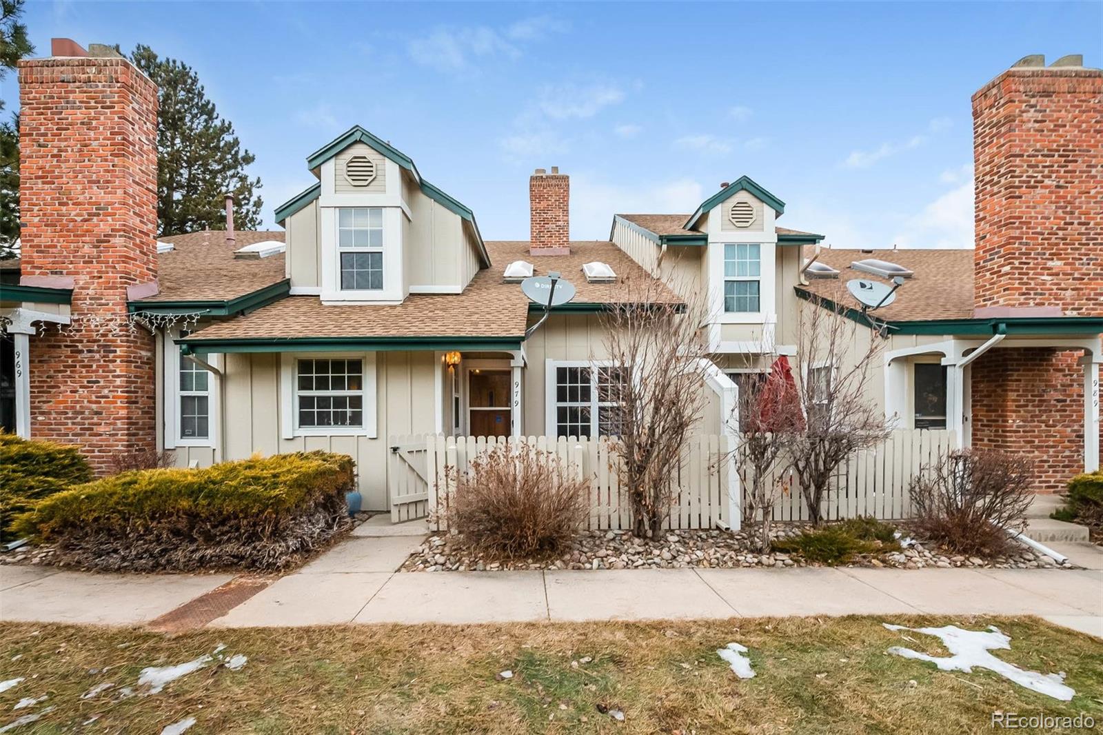 MLS Image #0 for 979 s granby way,aurora, Colorado