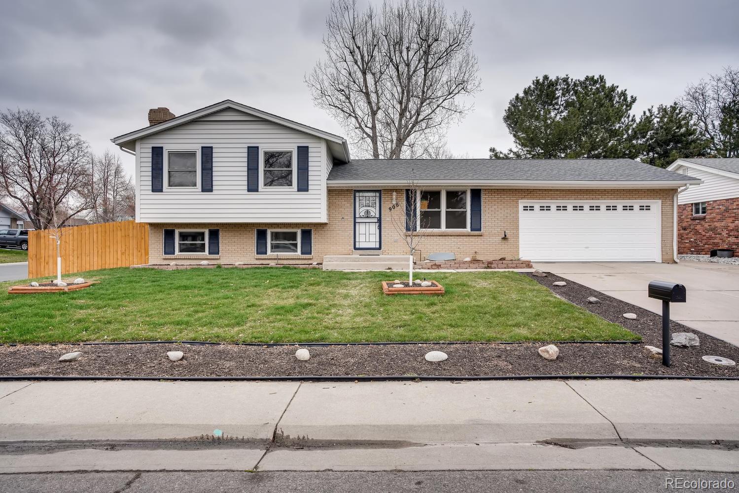 MLS Image #0 for 906 s lansing street,aurora, Colorado