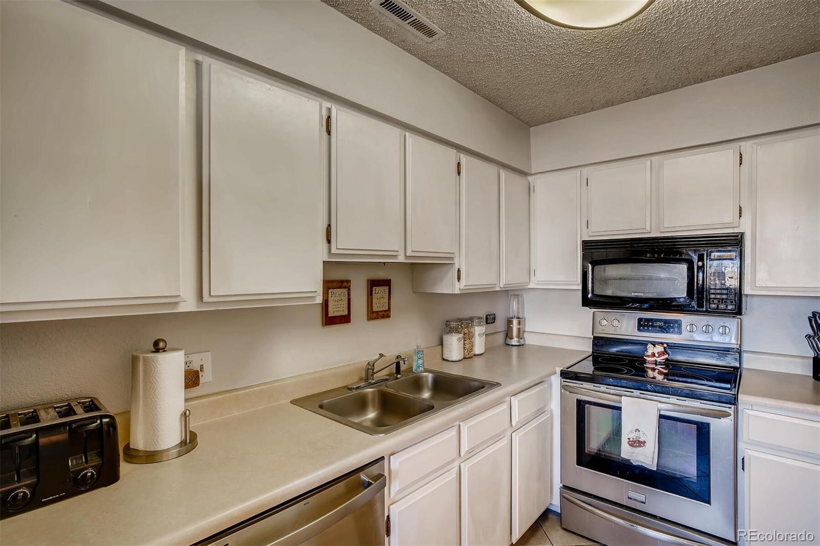 MLS Image #11 for 7110 s gaylord street r10,centennial, Colorado