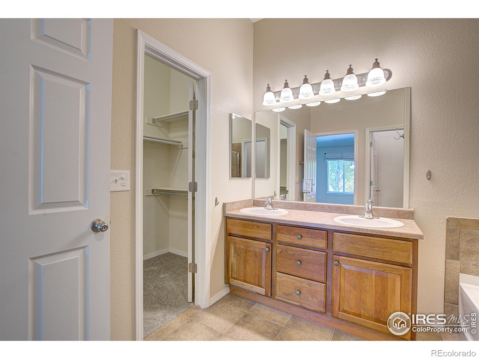 MLS Image #16 for 4054  don fox circle,loveland, Colorado