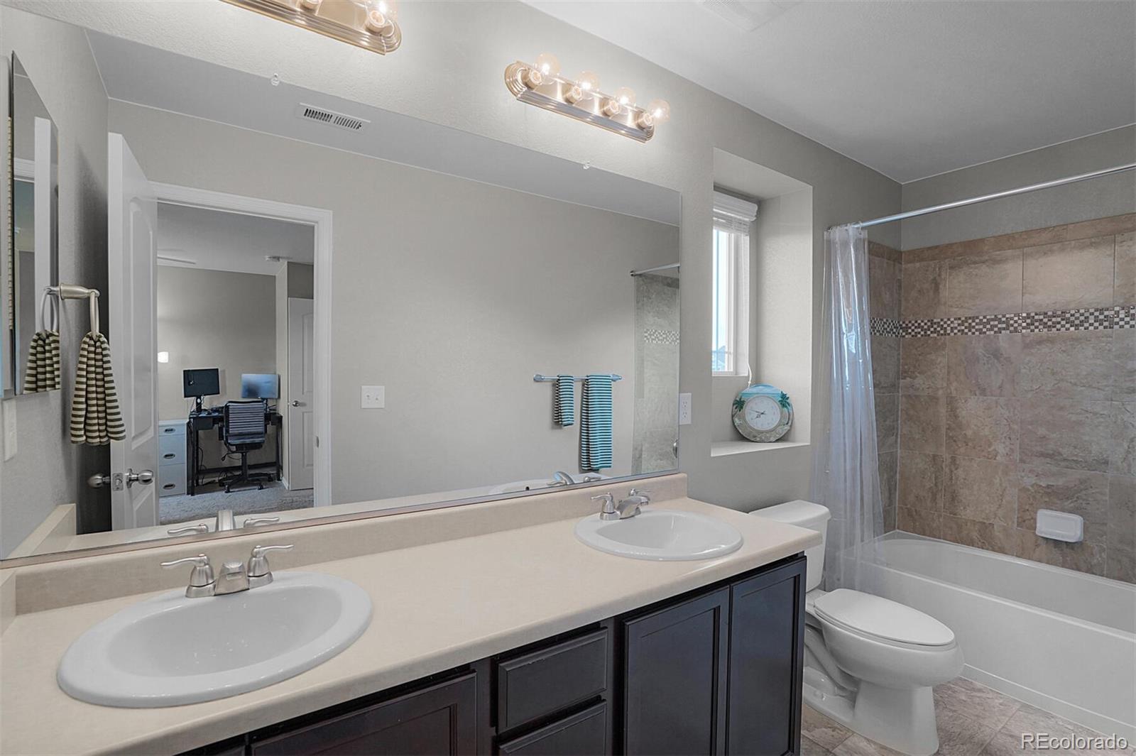 MLS Image #19 for 25501 e 2nd place,aurora, Colorado