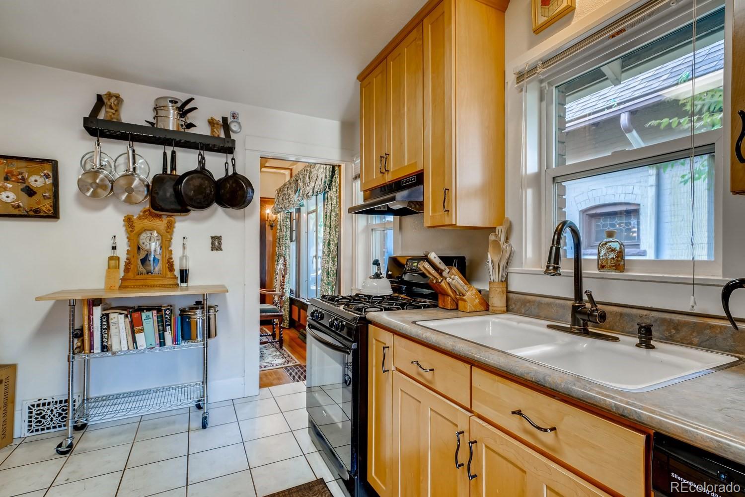 MLS Image #9 for 1568  harrison street,denver, Colorado