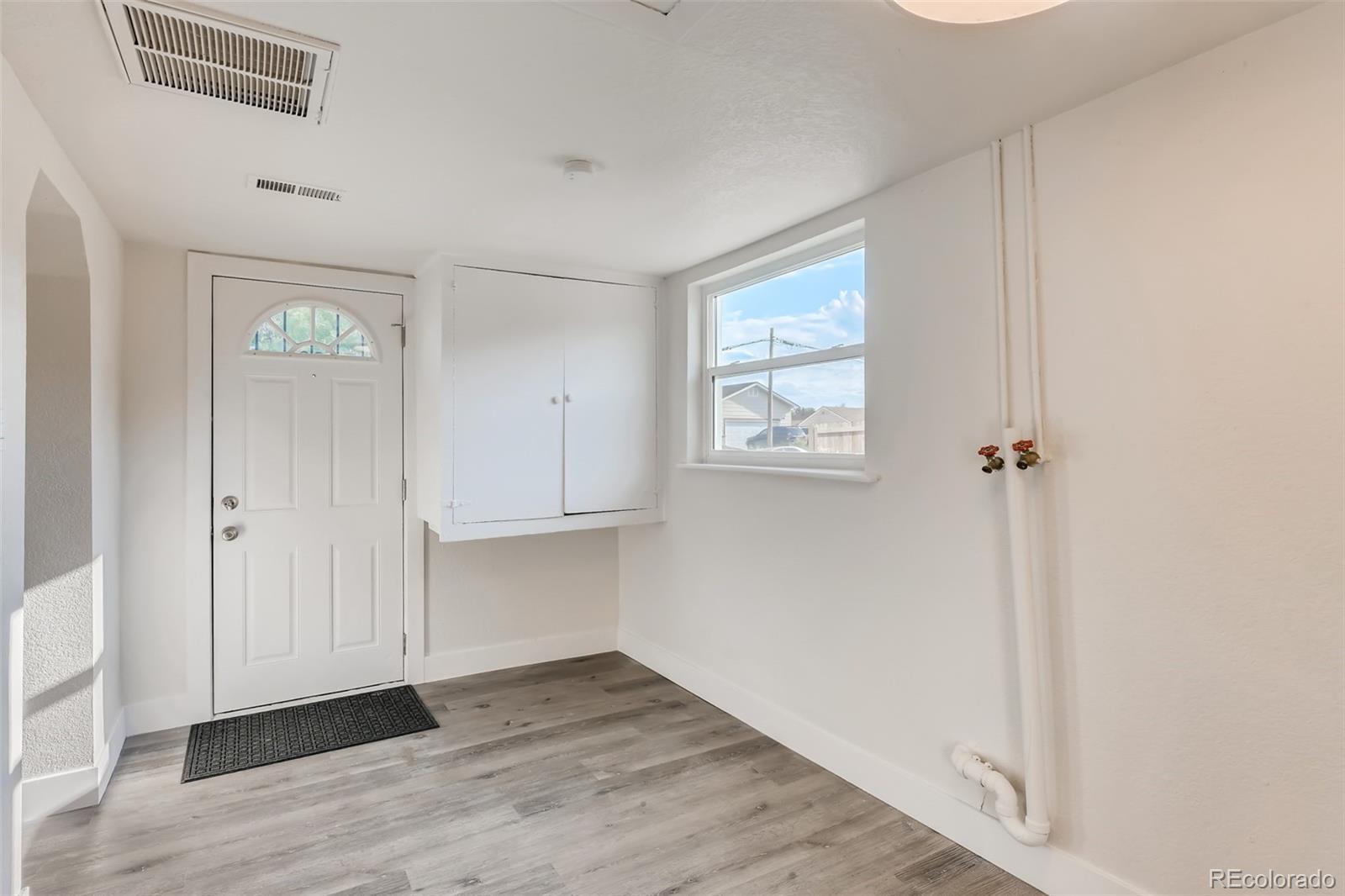 MLS Image #17 for 2995 s zuni street,denver, Colorado