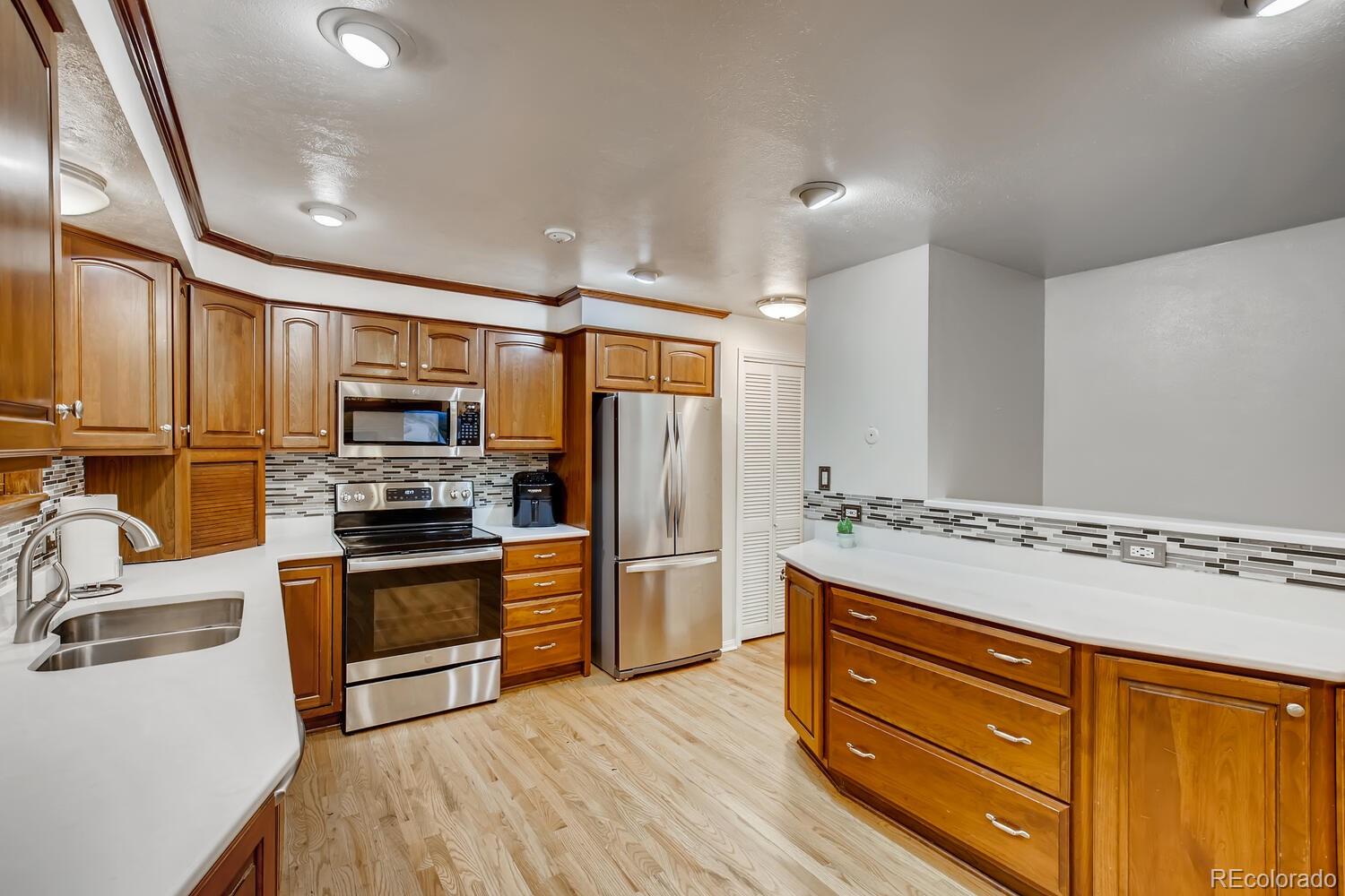 MLS Image #15 for 5321 s nelson street,littleton, Colorado