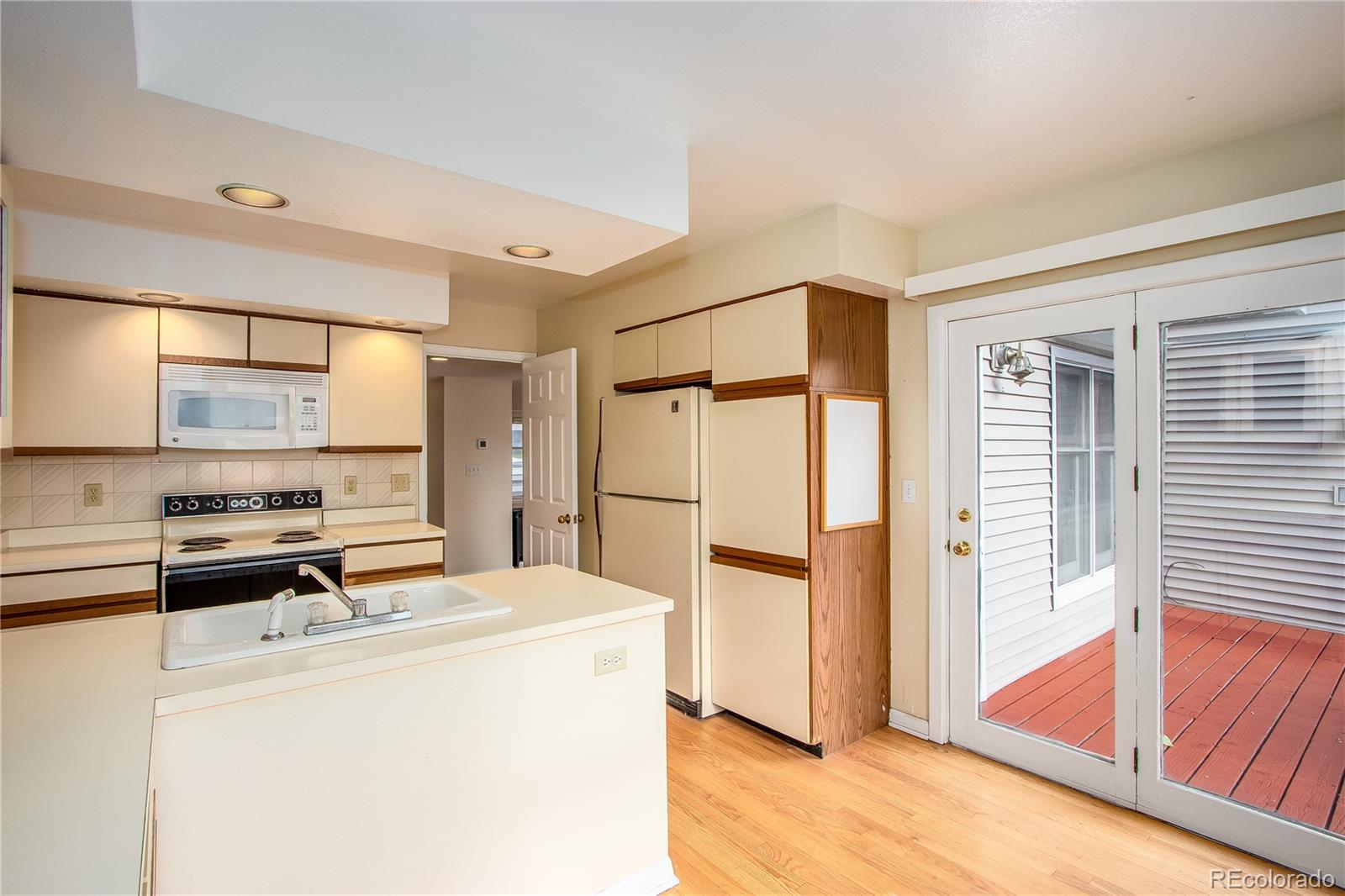 MLS Image #10 for 2212 s yosemite circle,denver, Colorado