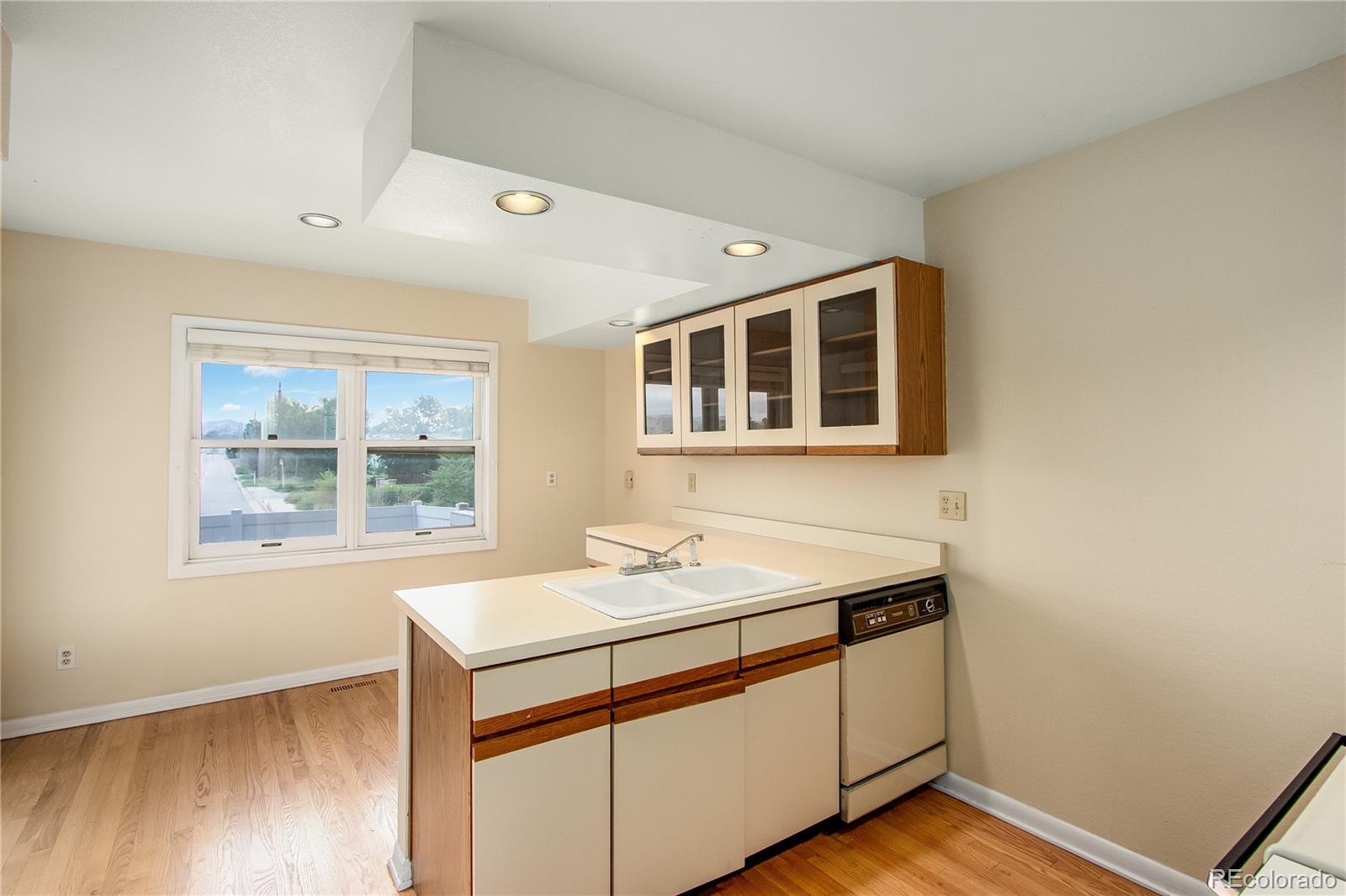 MLS Image #11 for 2212 s yosemite circle,denver, Colorado