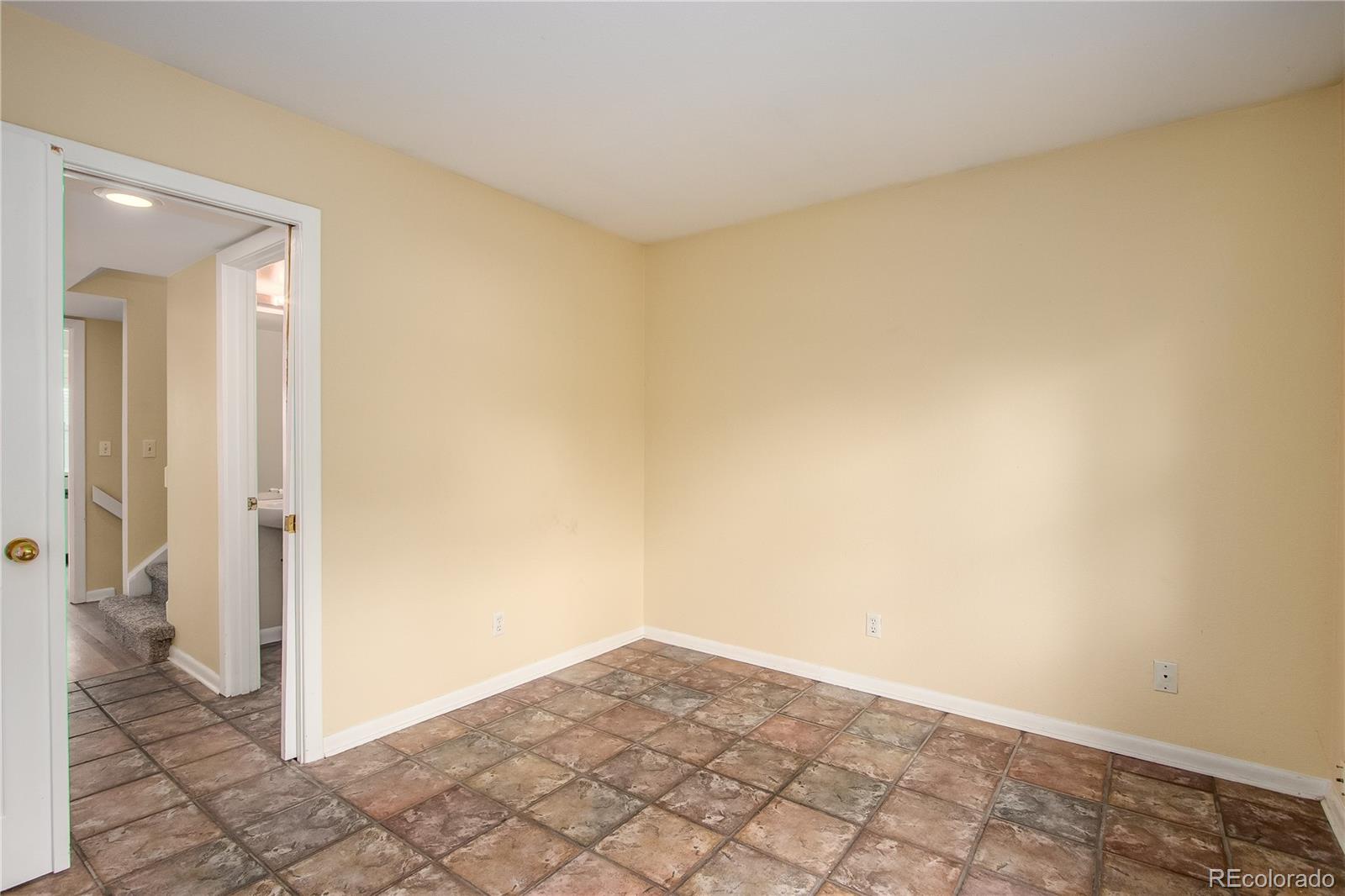 MLS Image #14 for 2212 s yosemite circle,denver, Colorado