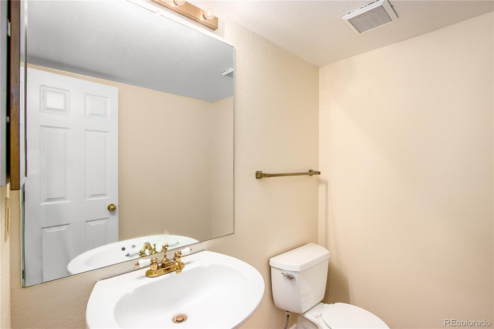 MLS Image #15 for 2212 s yosemite circle,denver, Colorado