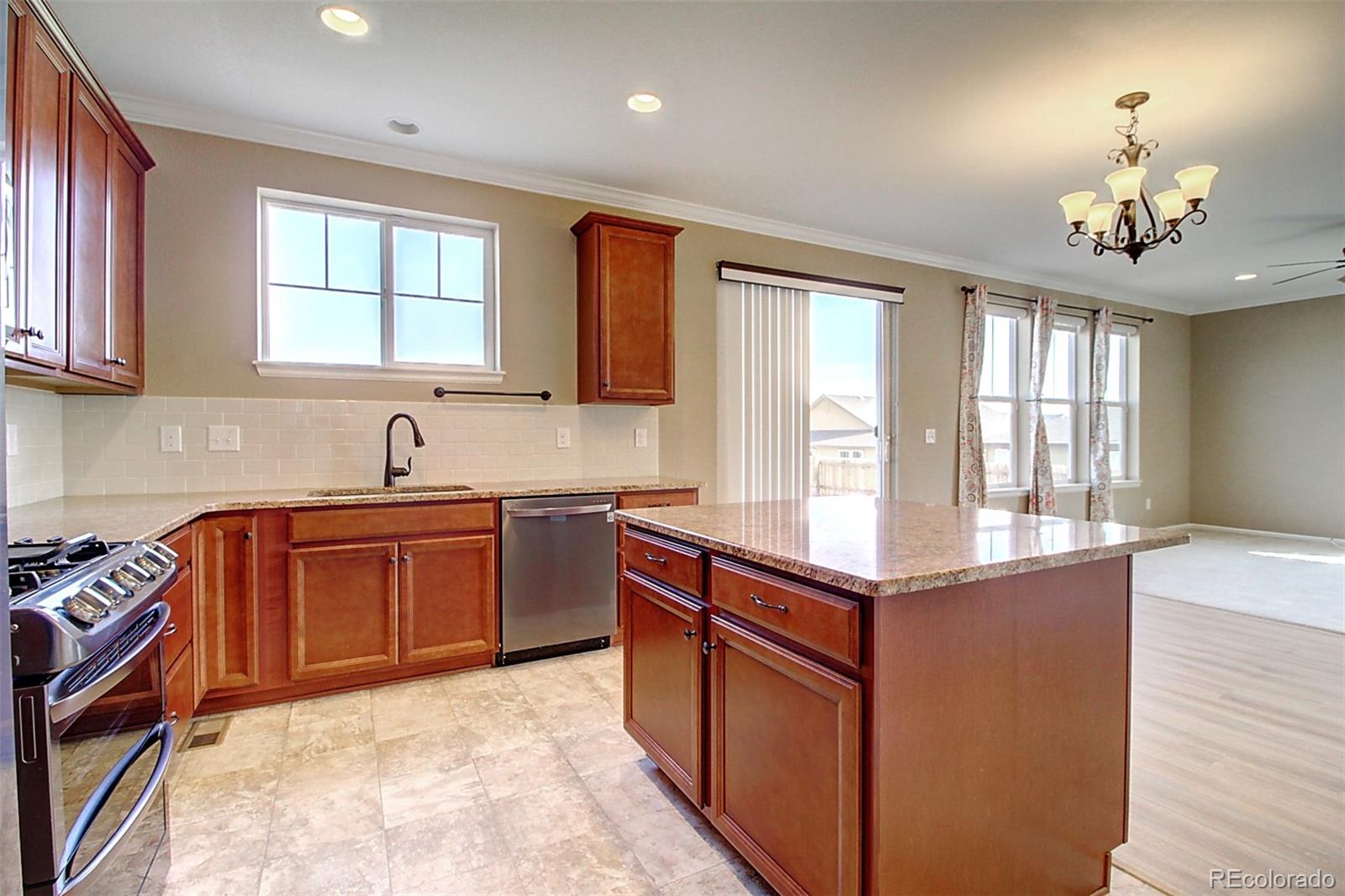 MLS Image #11 for 2127 s ceylon court,aurora, Colorado