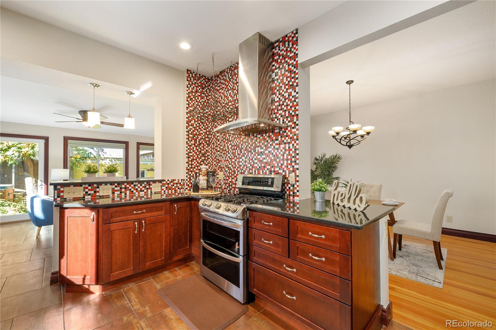 MLS Image #10 for 2555 n downing street,denver, Colorado