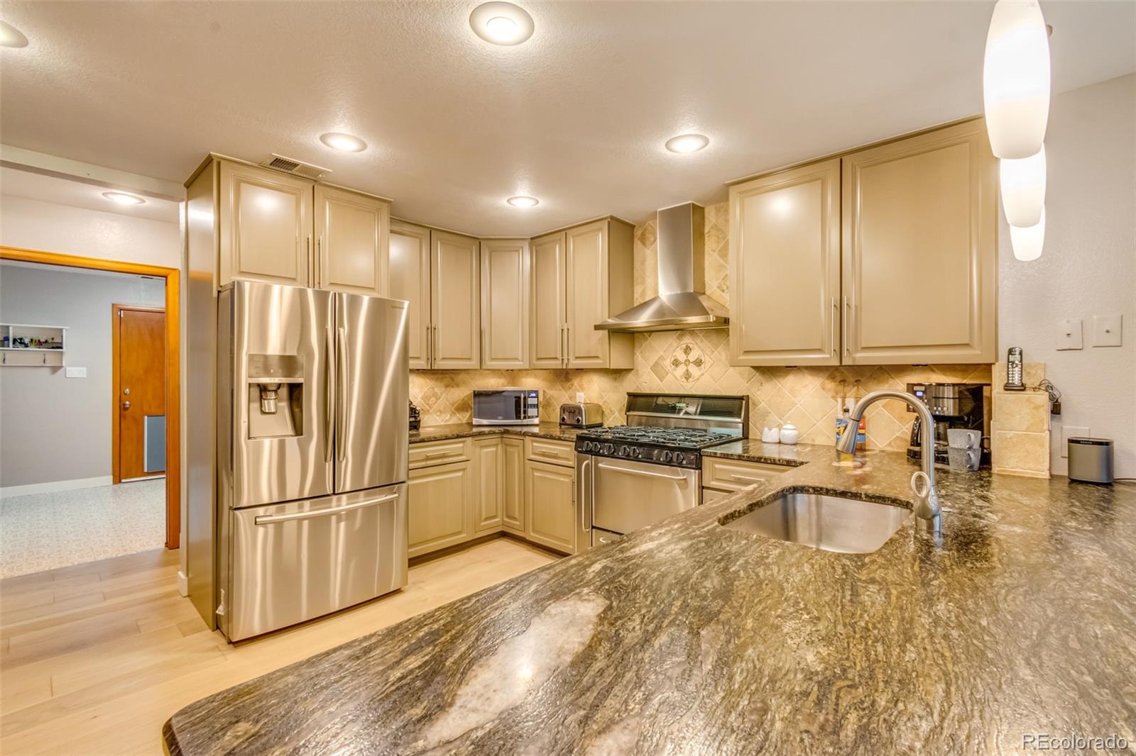 MLS Image #6 for 5885  zinnia court,arvada, Colorado