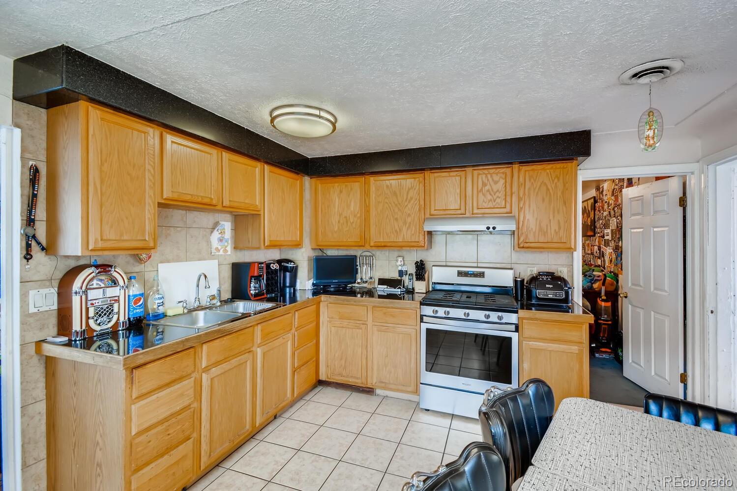 MLS Image #9 for 3084 s federal boulevard,denver, Colorado