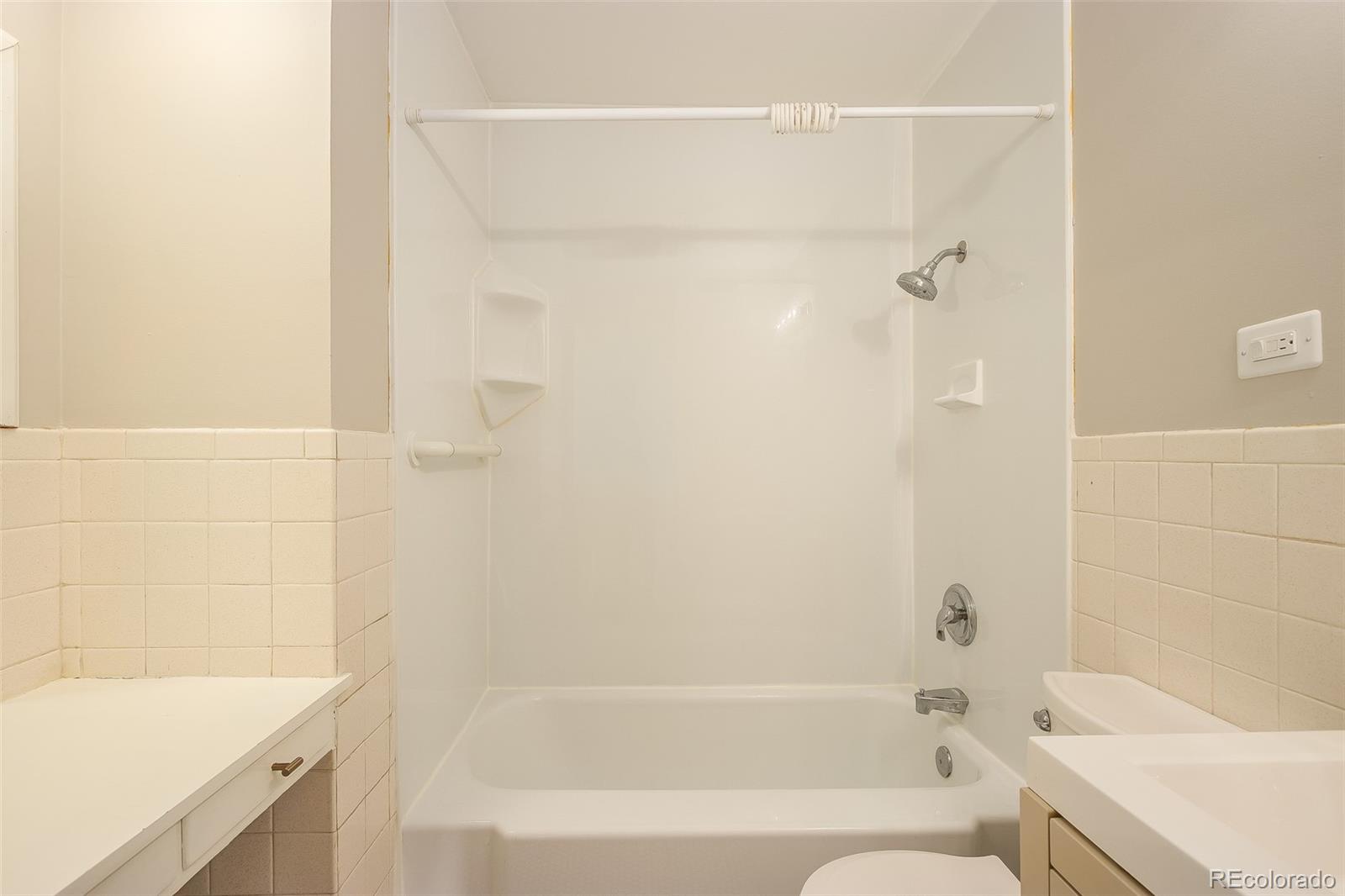 MLS Image #13 for 680 s quivas street,denver, Colorado