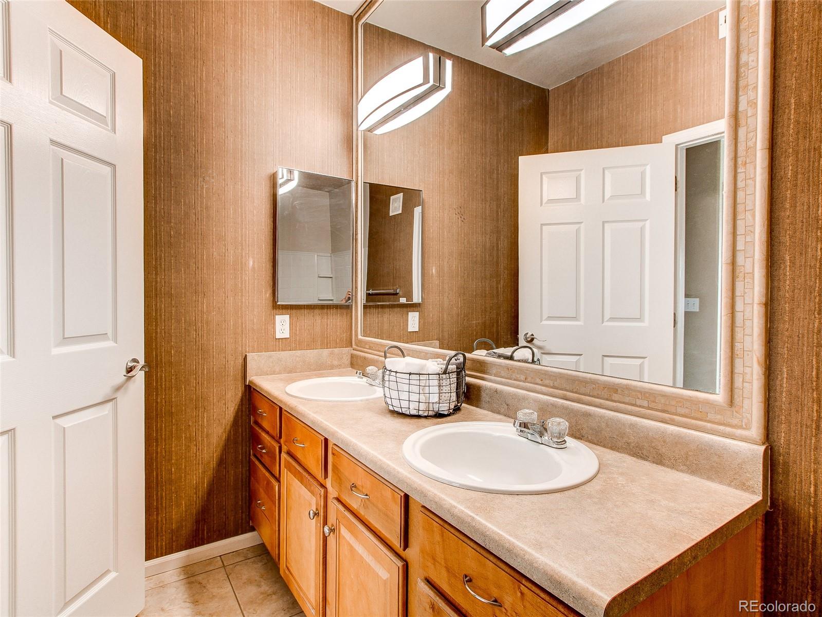 MLS Image #13 for 3555 s zeno way,aurora, Colorado
