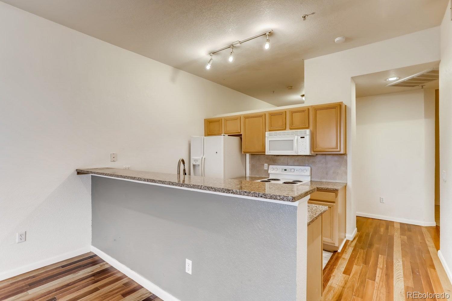 MLS Image #4 for 15475  andrews drive,denver, Colorado