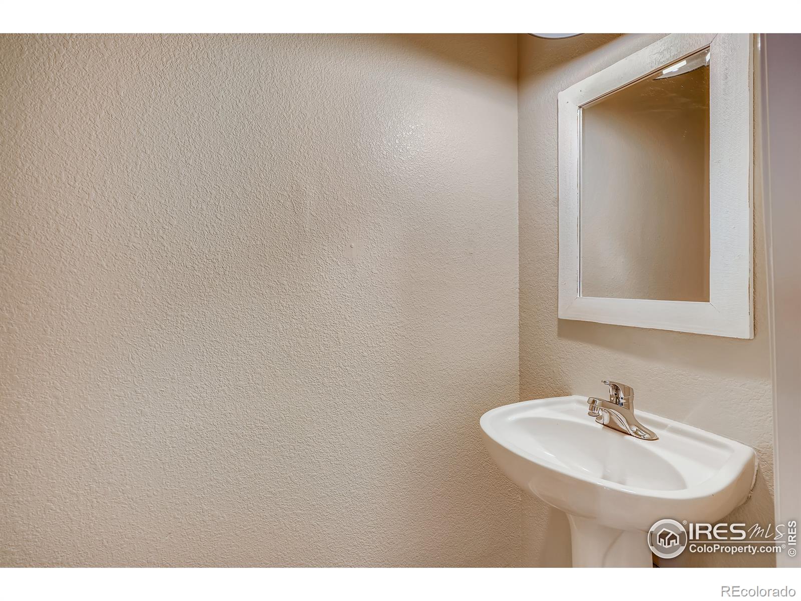 MLS Image #12 for 9530 e florida avenue,denver, Colorado